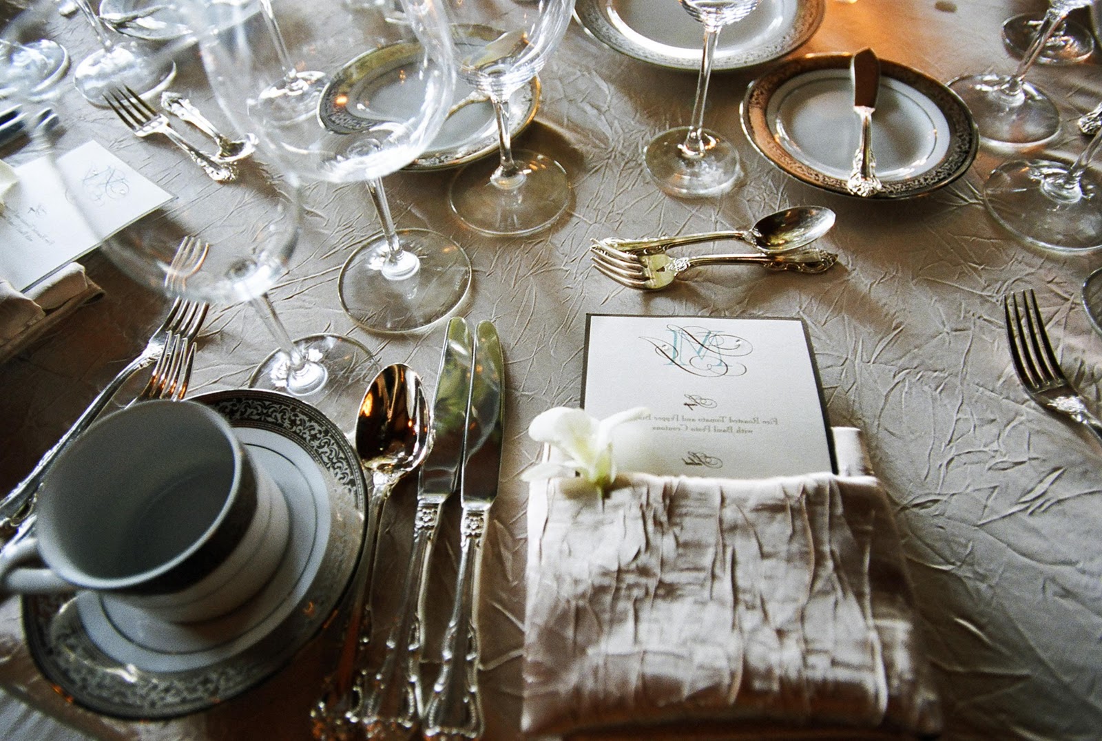 The table setting with menu