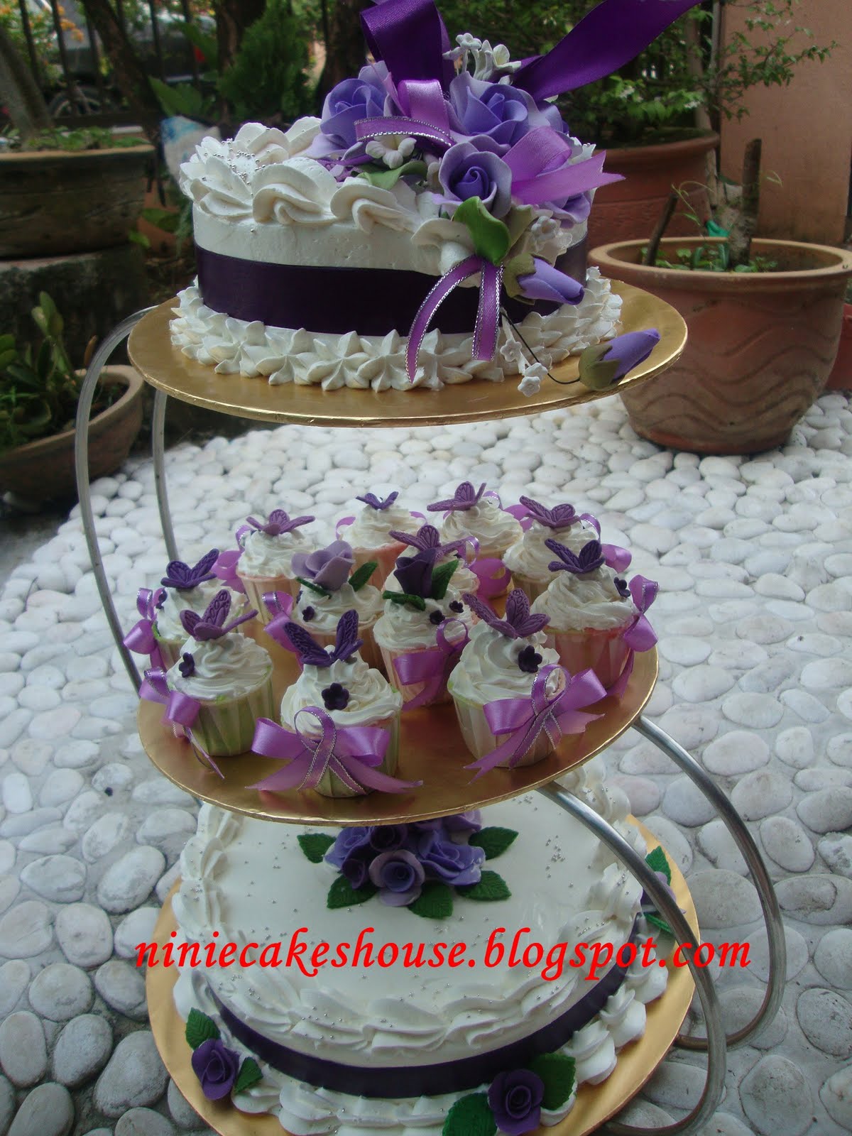 purple and white wedding cakes