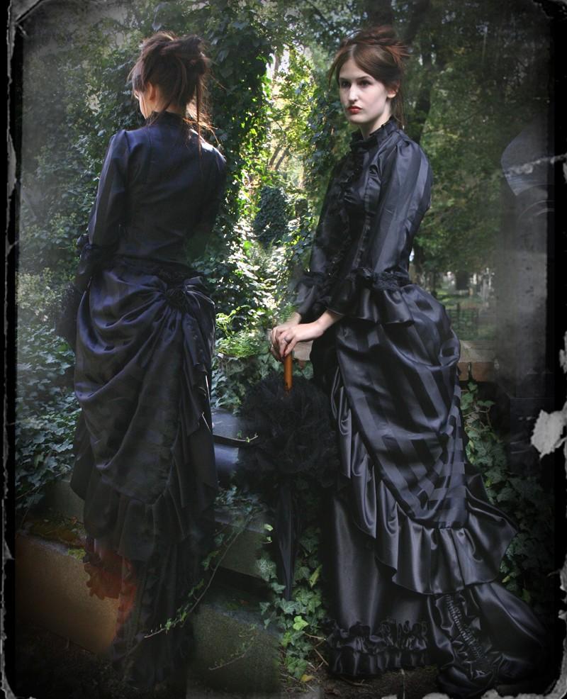 beautiful Victorian dresses.