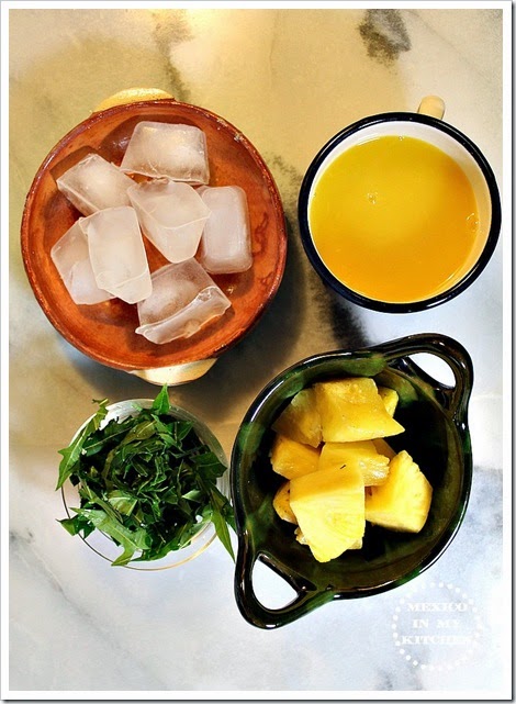 用菠萝，橙和茶叶做成的水gydF4y2Ba