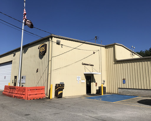 Shipping and Mailing Service «UPS Customer Center», reviews and photos, 2104 Coast St, Brunswick, GA 31520, USA