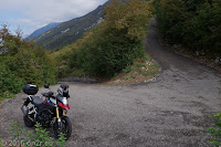 Von Assenza aus hoch zum Punta Veleno/Passo Telégrafo (1248m). 20 Kehren auf ca. 8 Kilometer und oft 20% Steigung überwinden etwa 1000 Höhenmeter bis zur Passhöhe.