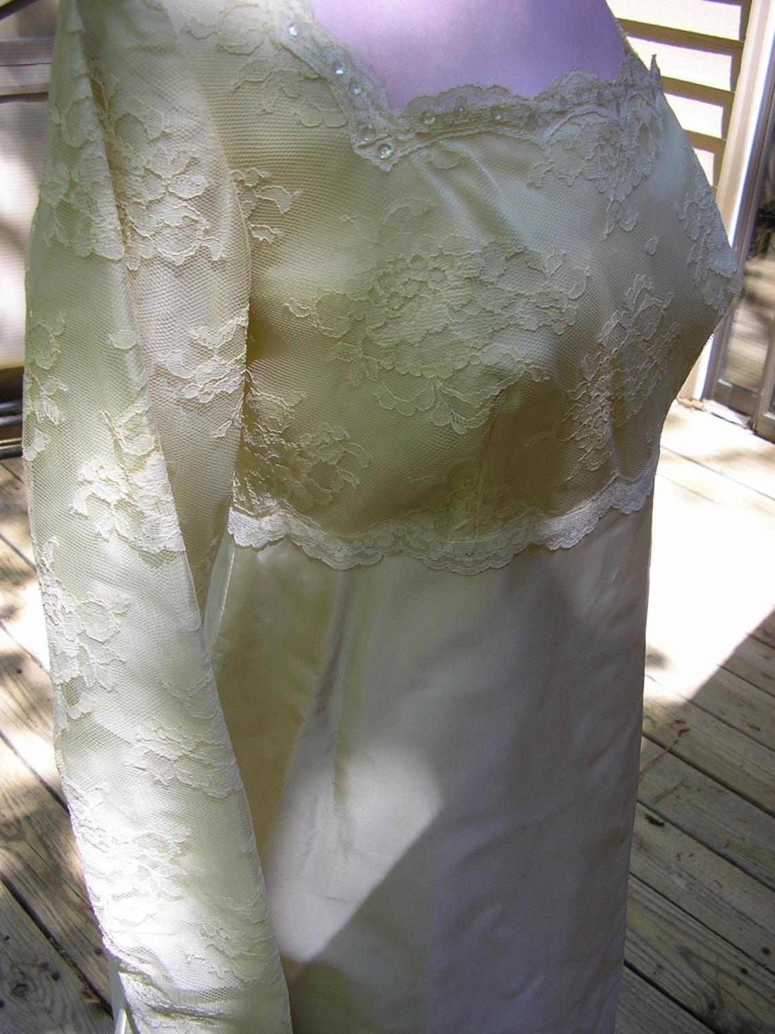 Vintage 50s - 60s MOD Princess Wedding Dress Ivory White Lace Buttons
