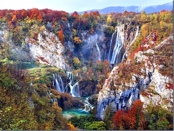 plitvice-lakes-autumn-croatia_88864_990x742