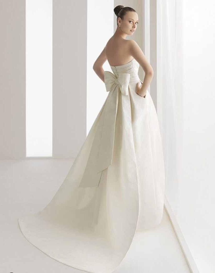 Wedding dresses with pockets