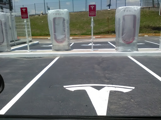 Tesla SuperCharger, Lateral Periférico 30, San Francisco Ocotlán, 72680 San Francisco Ocotlán, Pue., México, Estación de carga de vehículos eléctricos | PUE