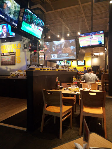 Chicken Wings Restaurant «Buffalo Wild Wings», reviews and photos, 480 Memorial Dr, Chicopee, MA 01020, USA