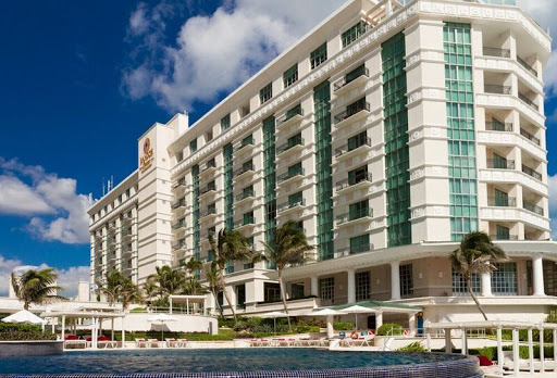 Sandos Cancun Lifestyle Resort, Km 14, Rtno. del Rey Mz53 Lt37-1, Zona Hotelera, 77500 Cancún, Q.R., México, Alojamiento en interiores | GRO