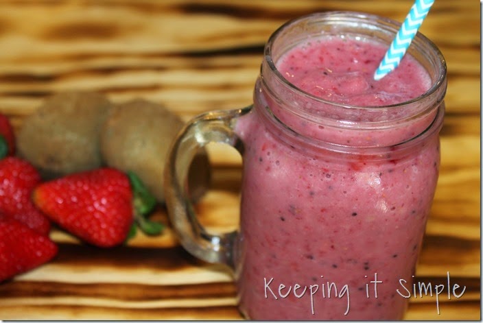 3-ingredient-strawberry-kiwi-smoothie (3)