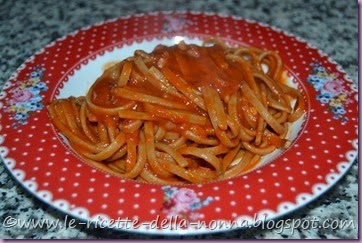 Pasta di farro integrale vegan al sugo con peperoncino piccante (7)