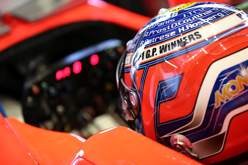 шлем Шарля Пика с именами победителей гонки в Монте-Карло на Гран-при Монако 2012