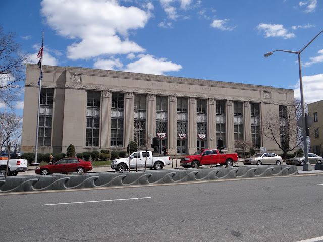 Staten Island: Saint George Station / Sgt. Angel Mendez Post Office