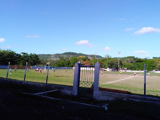 Campo Deportivo Carlos Hermosillo, Expropiación 26, Oriente, 92513 Cerro Azul, Ver., México, Campo de fútbol | VER