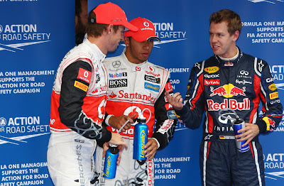 Дженсон Баттон и Себастьян Феттель не замечают Льюиса Хэмилтона после квалификации на Гран-при Кореи 2011