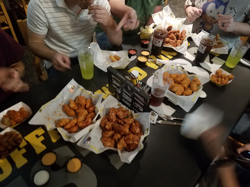 Chicken Wings Restaurant «Buffalo Wild Wings», reviews and photos, 2407 N 6th St, Vincennes, IN 47591, USA