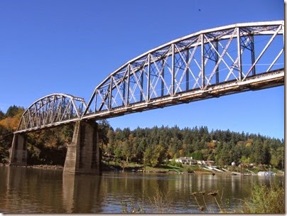 IMG_9176 Willamette River Railroad Bridge at River Villa Park in Milwaukie, Oregon on October 22, 2007