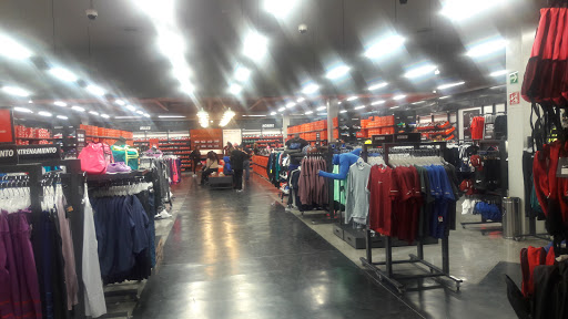 Nike Factory Store Juriquilla, Boulevard Encuestre L-13, Residencial Caleto, 76230 Santiago de Querétaro, QRO, México, Tienda de deportes | QRO