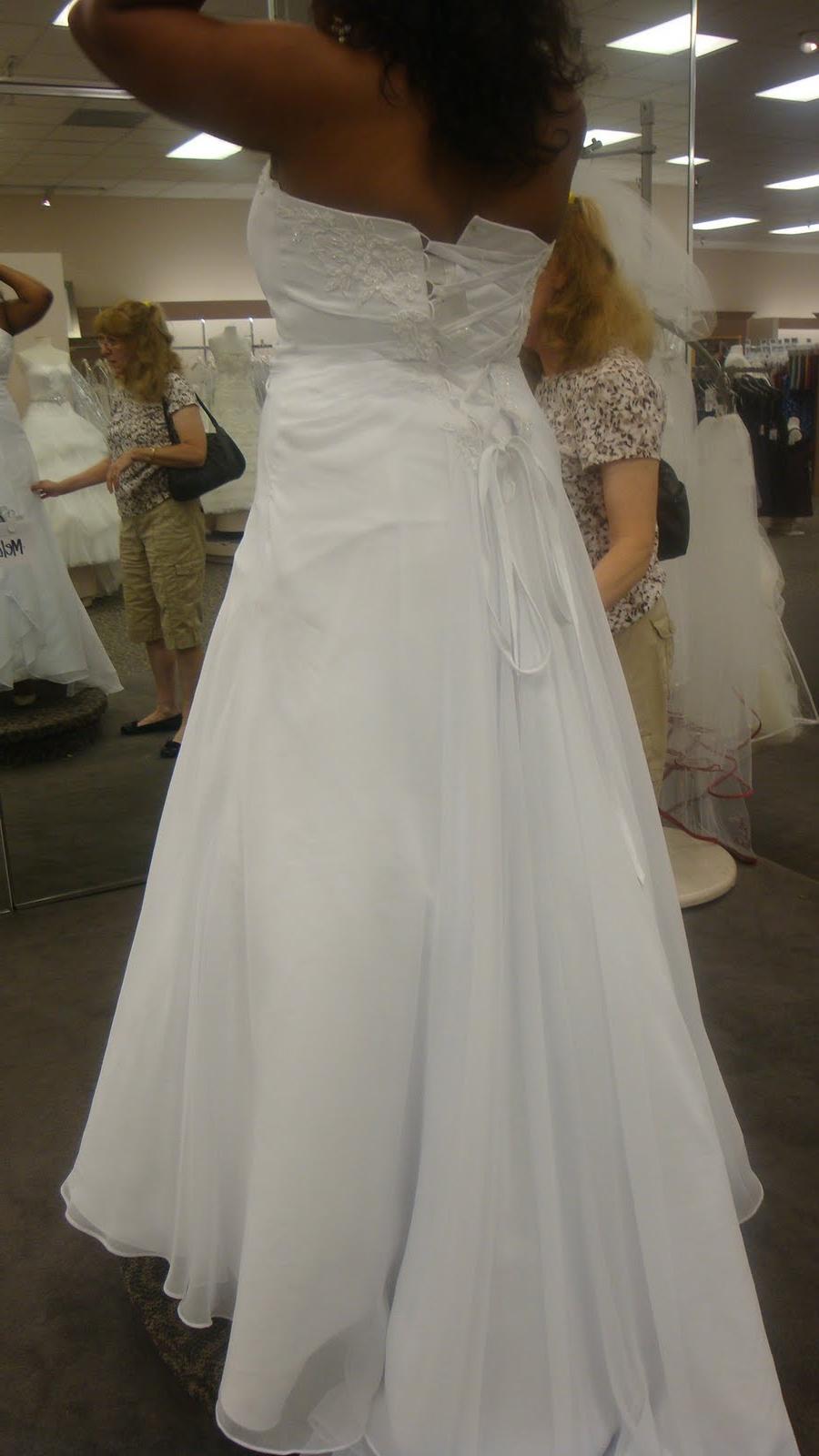 Finding THE Dress : wedding