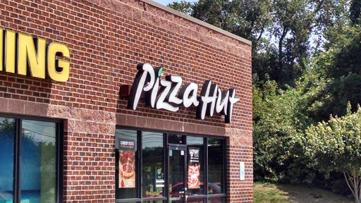 Pizza Restaurant «Pizza Hut», reviews and photos, 30195 Triangle Dr, Mechanicsville, MD 20659, USA