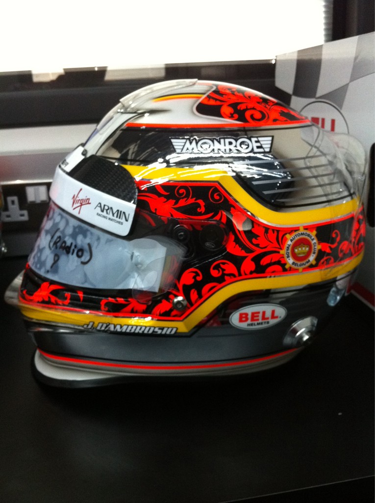 шлем Жерома Д'Амброзио специально для домашнего этапа в Спа на Гран-при Бельгии 2011 вид сбоку