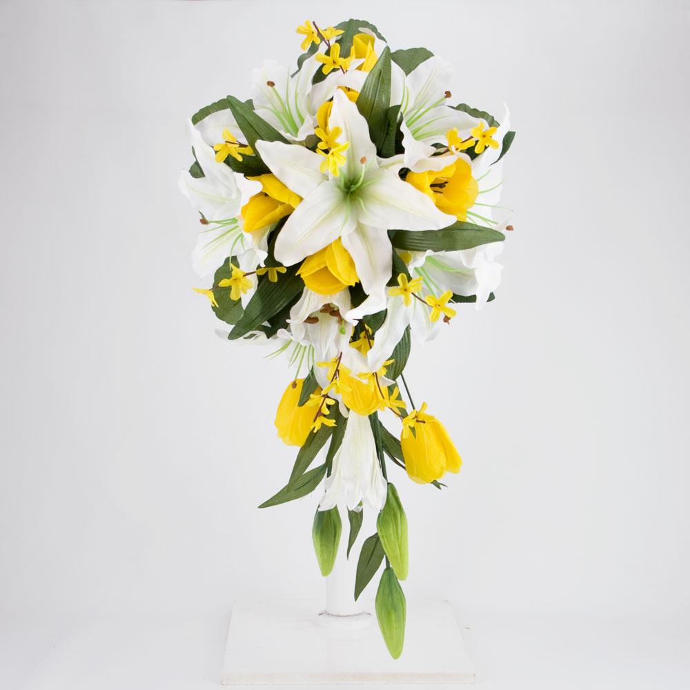 This elegant bridal bouquet is