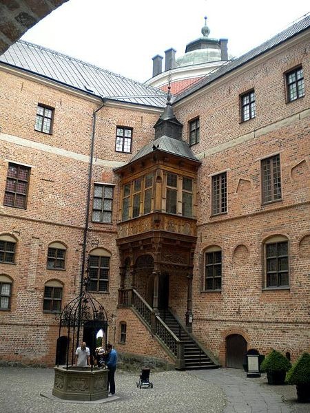 [castle-Gripsholm_cortile%255B4%255D.jpg]