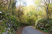 In der Schlucht hoch zum Piani di Clauzetto 670m. Westrampe.
Noch 'ne hohle Gasse...