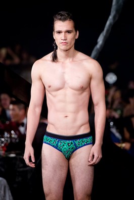 Red Charity Gala River Viiperi Bench4