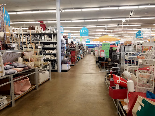 Home Goods Store «At Home», reviews and photos, 3100 Washtenaw Ave, Ypsilanti, MI 48197, USA