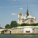 DSC06245.JPG - 16.06.2015. Paryż; wpływamy do centrum miasta  - mijamy katedrę Notre - Dame