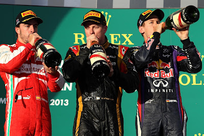 пилоты пьют шампанское на подиуме Гран-при Австралии 2013