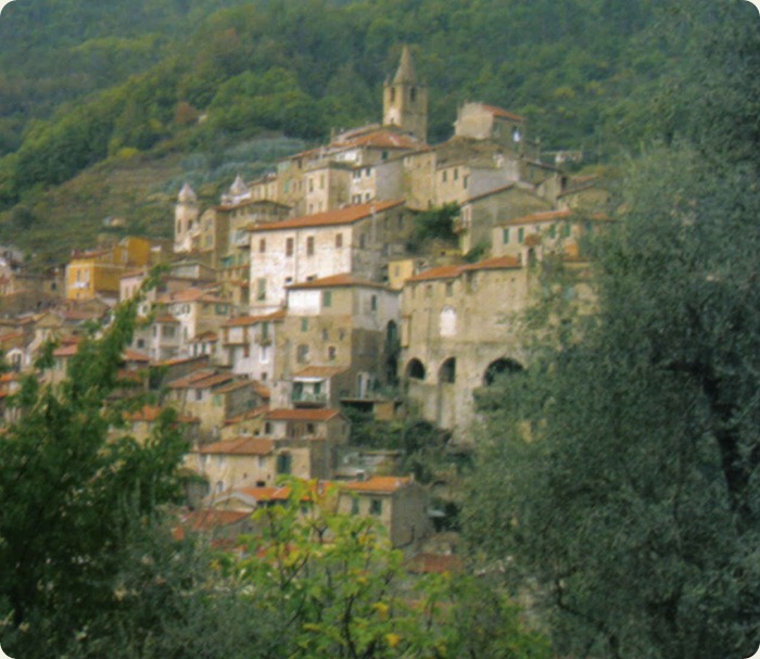 Ceriana, un paese nella roccia tra ulivi e frantoi.