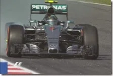 Nico Rosberg con la Mercedes nelle prove libere del gran premio di Spagna 2015