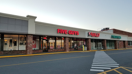 Fast Food Restaurant «Five Guys», reviews and photos, 250 N Plainfield Rd, West Lebanon, NH 03784, USA