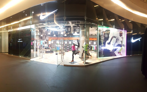 Nike Store Reforma, Paseo de la Reforma 222, Juárez, 06600 Ciudad de México, CDMX, México, Tienda de deportes | Cuauhtémoc