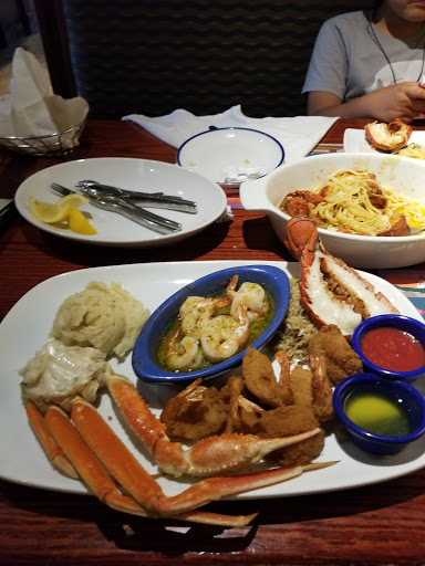 Seafood Restaurant «Red Lobster», reviews and photos, 211 NJ-17, Paramus, NJ 07652, USA