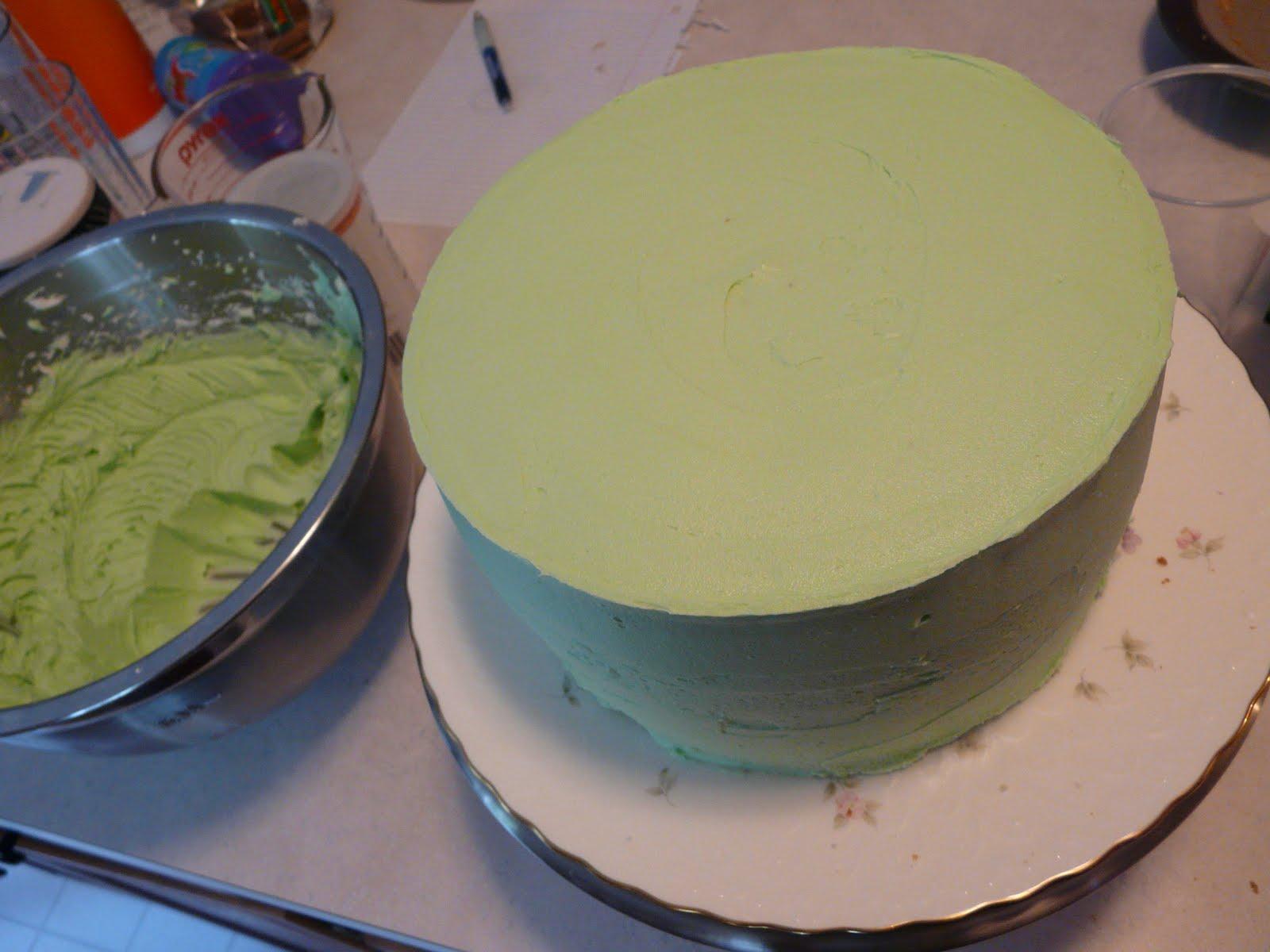 Ice the cake in light green.