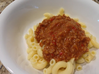 Speedy Beefy Red Pepper Pasta Sauce on Macaroni