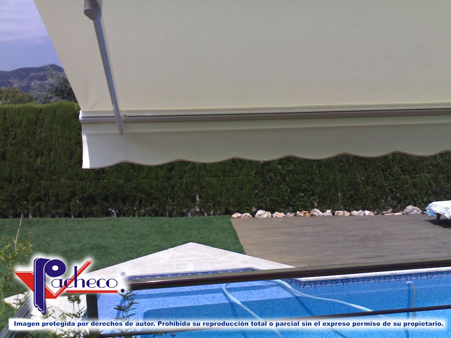 Toldo de brazo extensible en Jacarilla