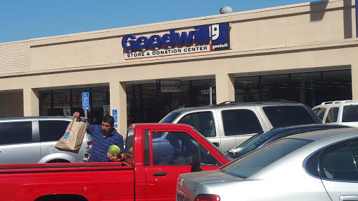 Thrift Store «Goodwill - Reseda», reviews and photos, 18225 Sherman Way, Reseda, CA 91335, USA