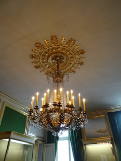 2015.08.08-015 lustre dans le musée Napoléon