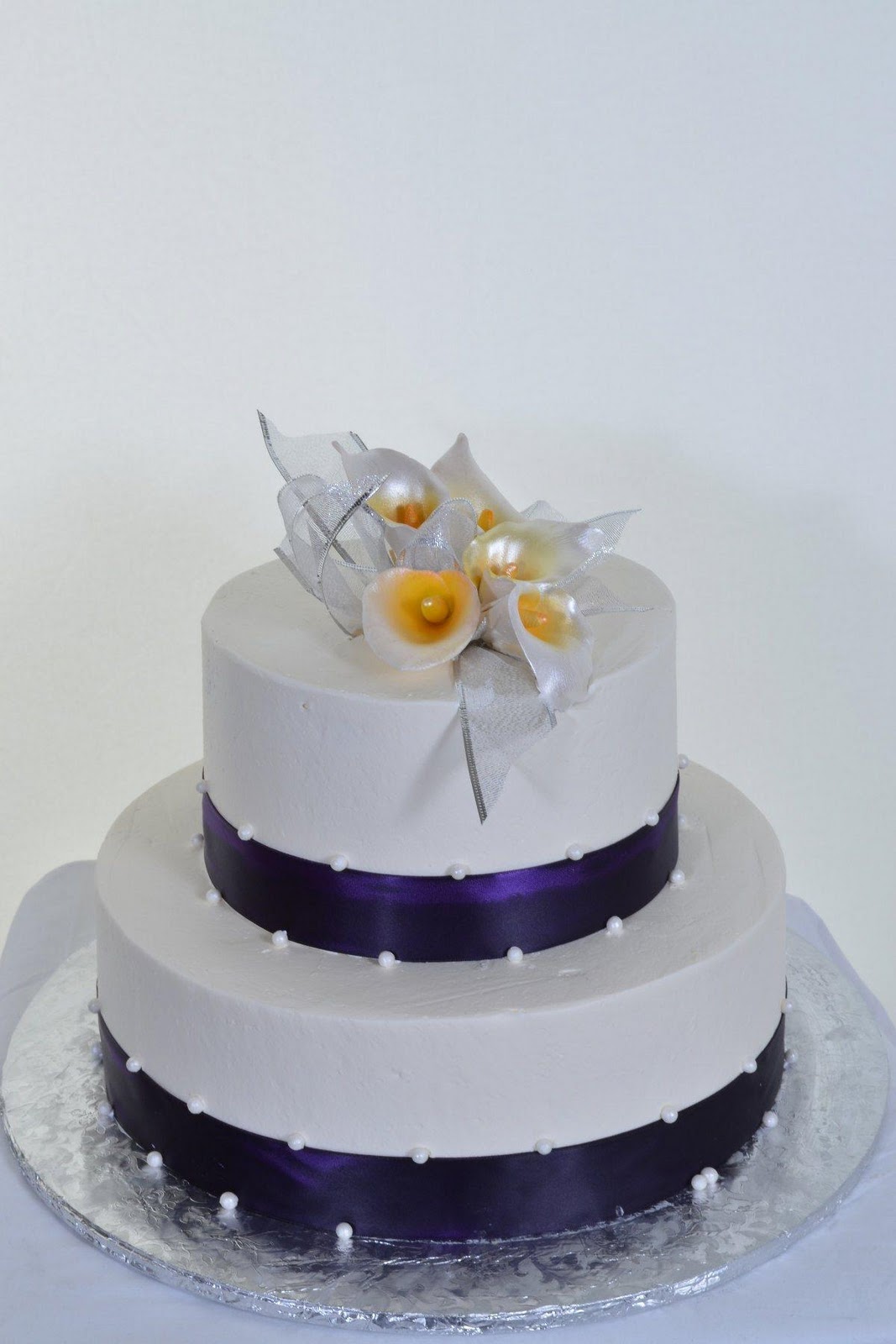 w92-lilie-theme-wedding-cake