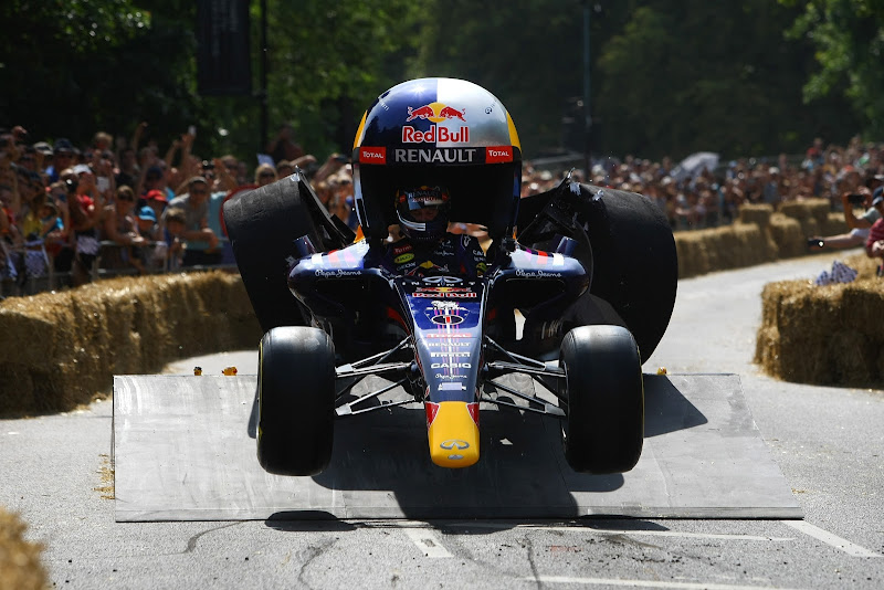 horner_red_bull_soapbox_london_1_14jul2013.jpg