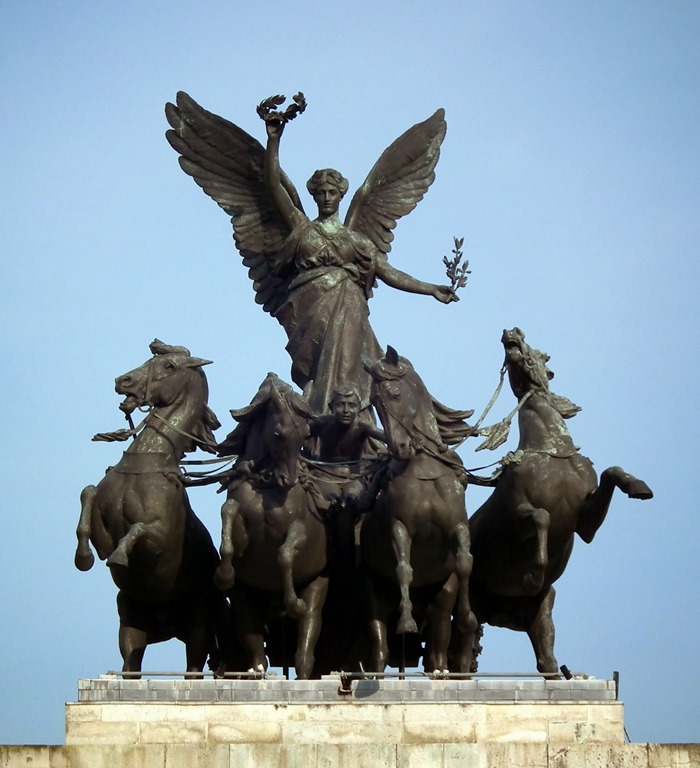 [quadriga%2520-%2520front%255B4%255D.jpg]