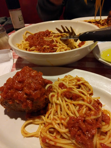 Italian Restaurant «Buca di Beppo», reviews and photos, 90 Yorktown Mall Dr, Lombard, IL 60148, USA