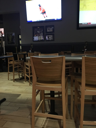 Chicken Wings Restaurant «Buffalo Wild Wings», reviews and photos, 1710 Hilliard Rome Rd, Hilliard, OH 43026, USA