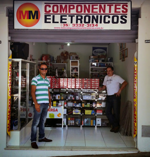 M & M Componentes Eletrônicos Ltda, R. Cel. José Justino, 800 - Centro, São Lourenço - MG, 37470-000, Brasil, Loja_de_aparelhos_electrónicos, estado Minas Gerais