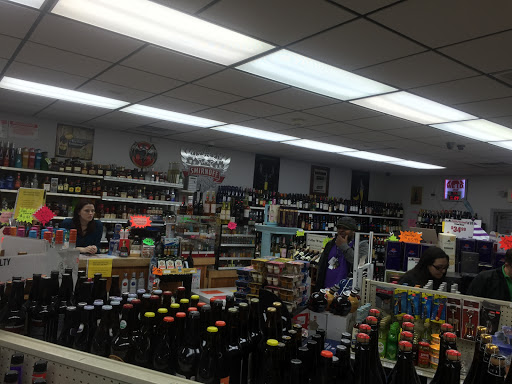 Liquor Store «Queen City Liquors», reviews and photos, 1232 Tylertown Rd, Clarksville, TN 37040, USA