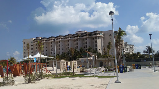 Playa Langosta, Zona Hotelera, 77500 Cancún, Q.R., México, Complejo turístico | SON
