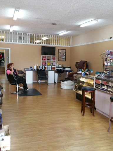 Beauty Salon «Bags N Guns», reviews and photos, 1031 Park St, Westmoreland, TN 37186, USA